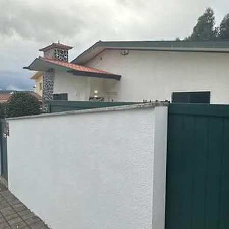 別荘 Charming 3-bedroom House In Trofa, Portugal トロファ