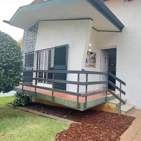 別荘 Charming 3-bedroom House In Trofa, Portugal トロファ