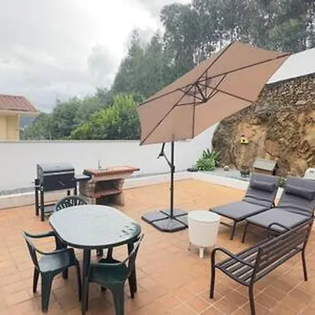 Charming 3-bedroom House In Trofa, Portugal トロファ