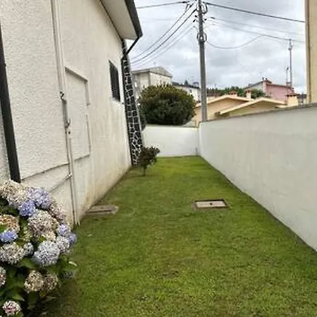 Charming 3-bedroom House In Trofa, Portugal 別荘