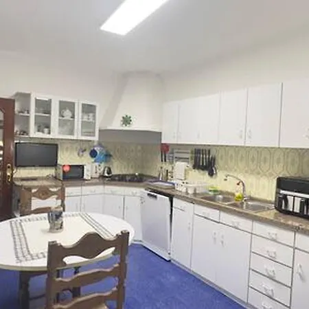 Charming 3-bedroom House In Trofa, Portugal トロファ