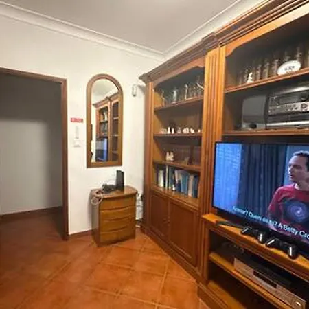 別荘 Charming 3-bedroom House In Trofa, Portugal