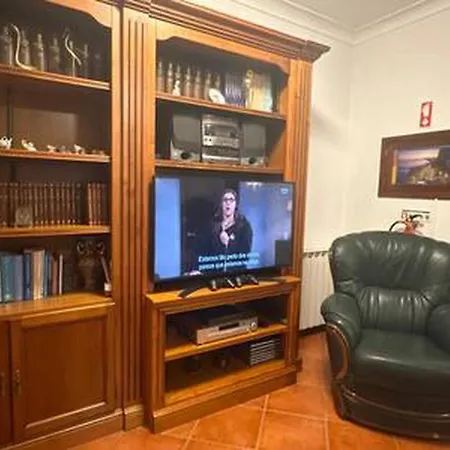 Charming 3-bedroom House In Trofa, Portugal 別荘 トロファ